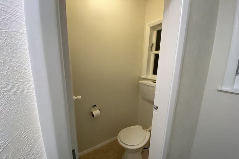 Photo of property in 158f1 Newlands Road, Newlands, Wellington, 6037