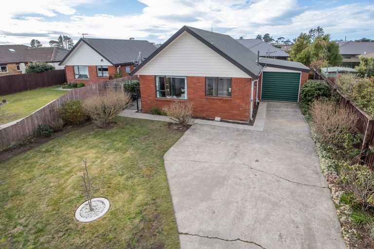 Photo of property in 1/20 Kirsten Place, Parklands, Christchurch, 8083