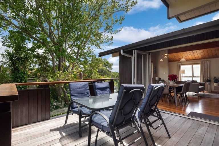 Photo of property in 22 Surville Place, Mairangi Bay, Auckland, 0630