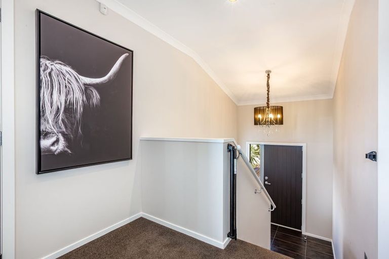 Photo of property in 17 Dusky Crescent, Aotea, Porirua, 5024