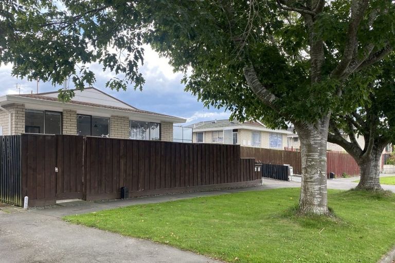 Photo of property in 21 Salford Avenue, Redwood, Christchurch, 8051