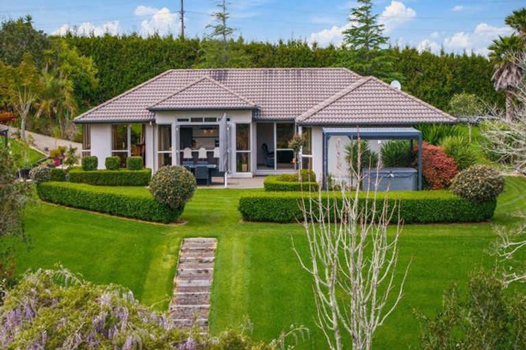 Photo of property in 175 Oraha Road, Kumeu, 0892