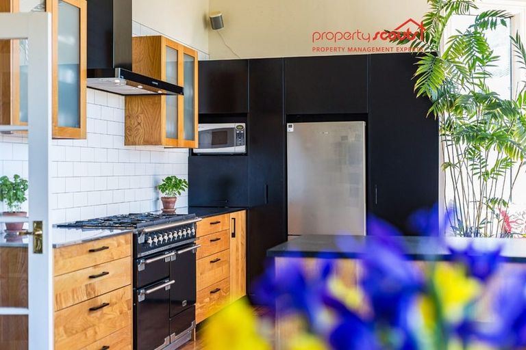 Photo of property in 105 Kelburn Parade, Kelburn, Wellington, 6012