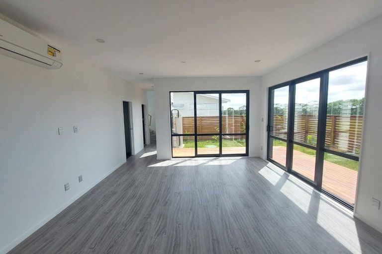Photo of property in 1/122 Archibald Road, Kelston, Auckland, 0602
