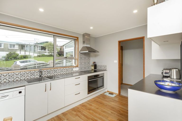 Photo of property in 27 Bayne Terrace, Macandrew Bay, Dunedin, 9014