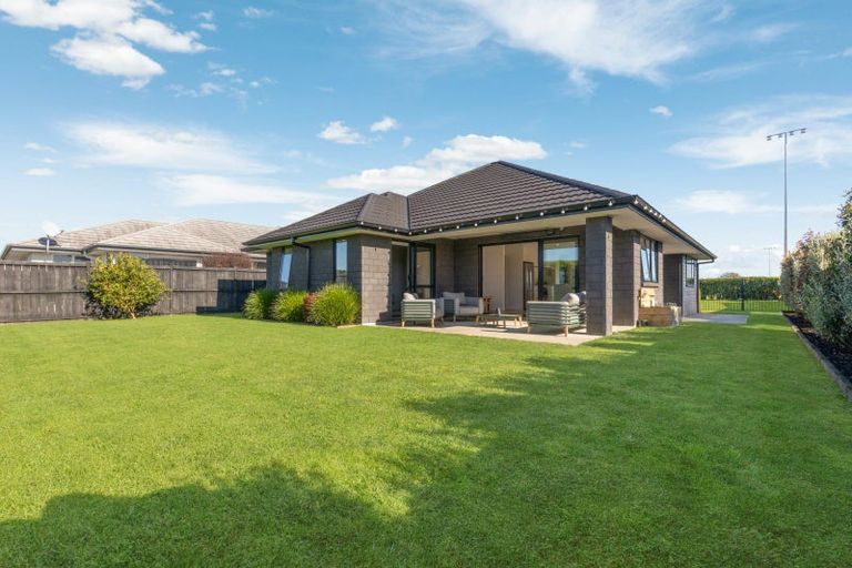 Photo of property in 22 Tauroa Drive, Tuakau, 2121