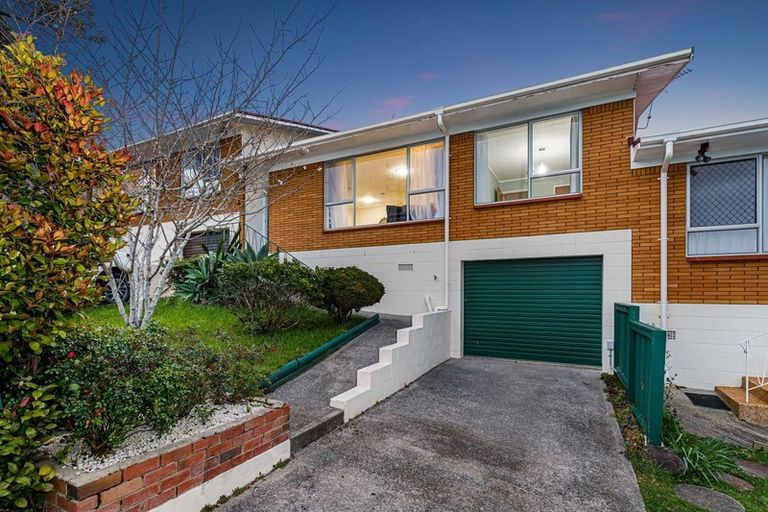Photo of property in 4 Rehia Road, Massey, Auckland, 0614