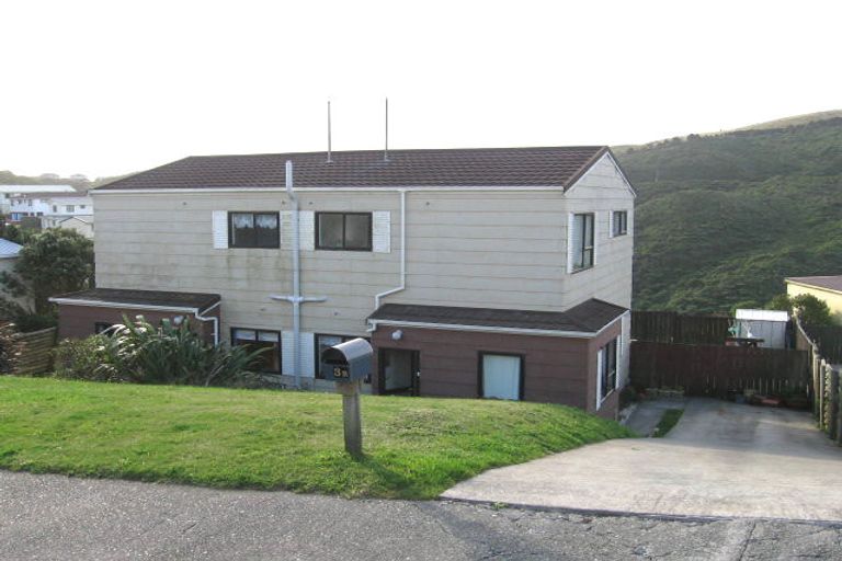 Photo of property in 33b Sunhaven Drive, Newlands, Wellington, 6037