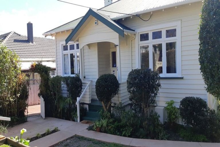 Photo of property in 2/32 Aramoana Avenue, Devonport, Auckland, 0624