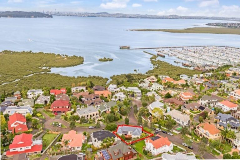 Photo of property in 14 Marguerita Place, West Harbour, Auckland, 0618