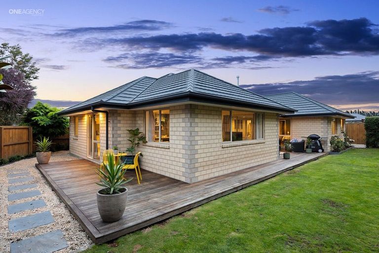 Photo of property in 19 Franklin Drive, Rangiora, 7400