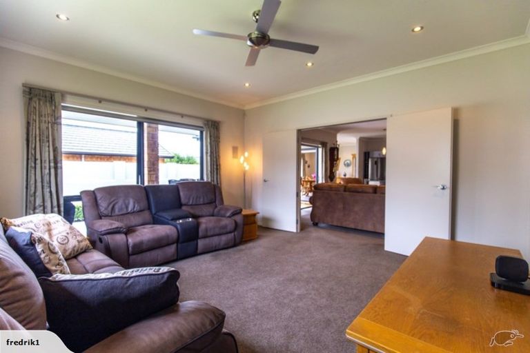 Photo of property in 14 Hampshire Court, Flagstaff, Hamilton, 3210