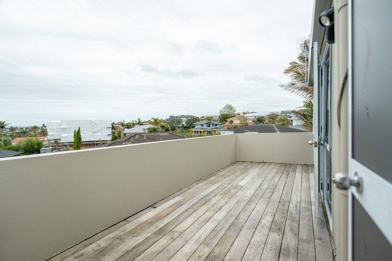 Photo of property in 1/23 Bernleigh Terrace, West Harbour, Auckland, 0618