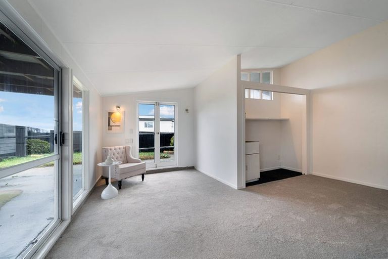 Photo of property in 174 Don Buck Road, Massey, Auckland, 0614