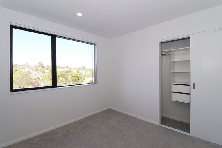 Photo of property in 127b Oreil Avenue, West Harbour, Auckland, 0618