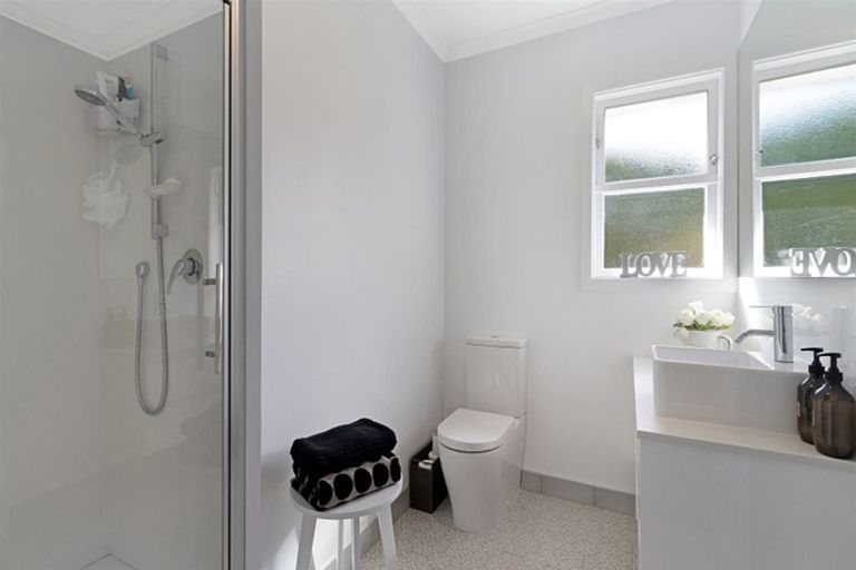 Photo of property in 25 Essex Street, Te Atatu South, Auckland, 0610