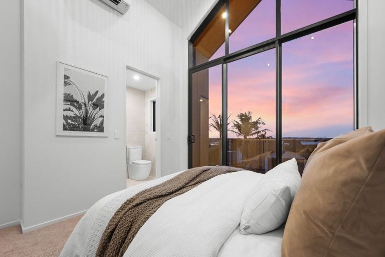 Photo of property in 27b Dawnhaven Drive, Te Atatu Peninsula, Auckland, 0610