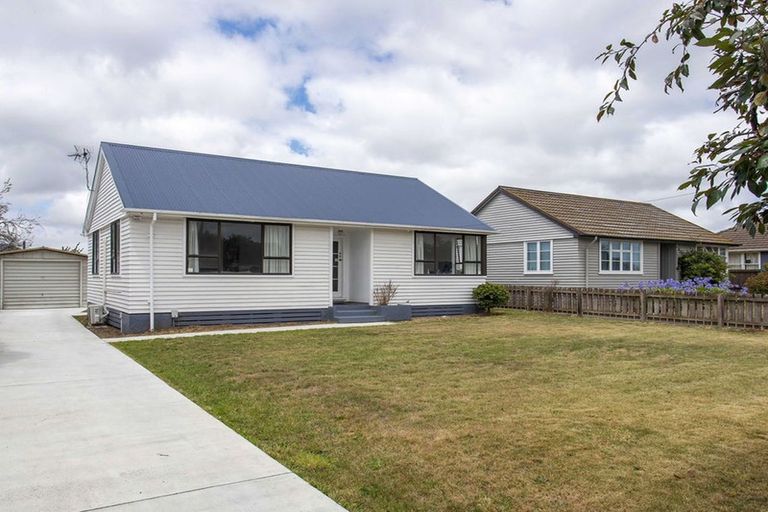 Photo of property in 19 Avro Crescent, Hornby, Christchurch, 8042