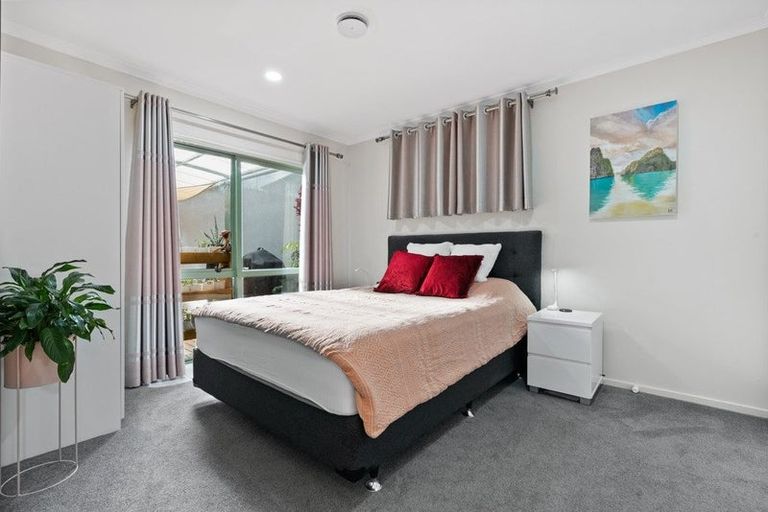 Photo of property in 4 Kumar Place, The Gardens, Auckland, 2105