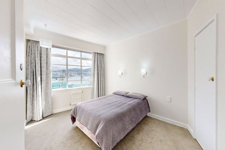 Photo of property in Wharenui Apartments, 274 Oriental Parade, Oriental Bay, Wellington, 6011