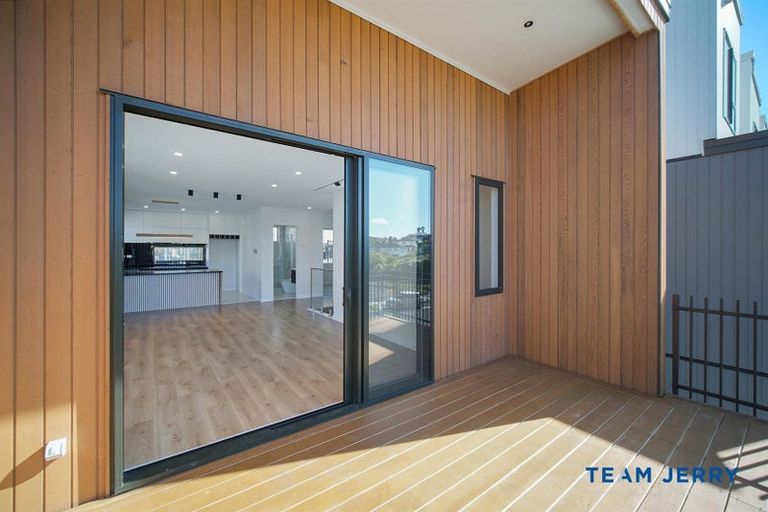 Photo of property in 20 Kuaha Road, Massey, Auckland, 0614