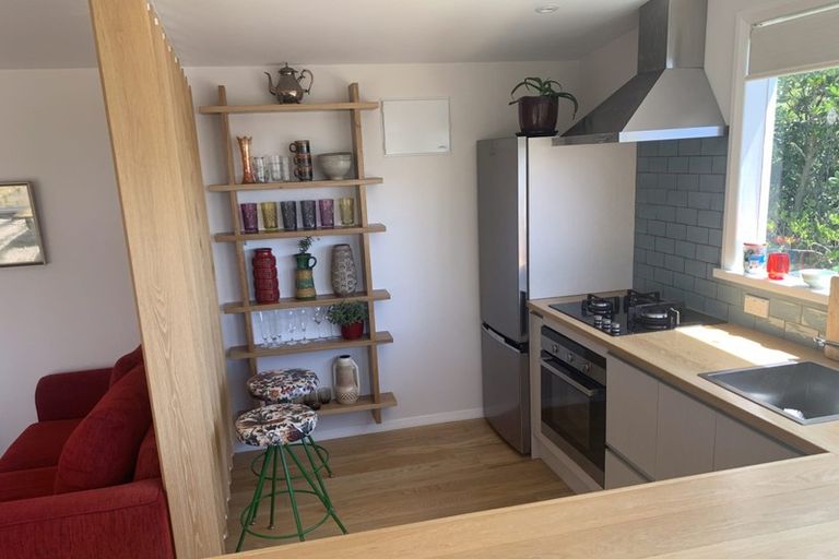 Photo of property in 25 Hungerford Road, Lyall Bay, Wellington, 6022