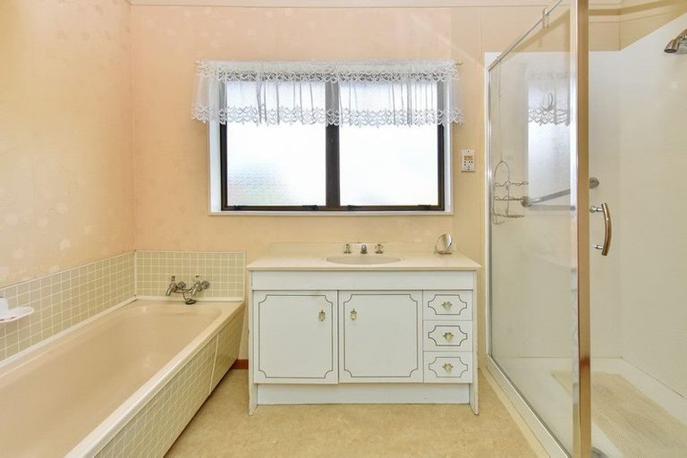 Photo of property in 16a Reidy Place, Pukekohe, 2120