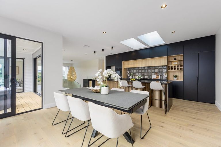 Photo of property in 128 Skulander Crescent, Orewa, 0931