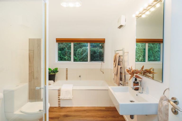 Photo of property in 35 Oram Drive, Turitea, Palmerston North, 4472