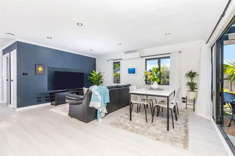 Photo of property in 15a Ascot Avenue, Narrow Neck, Auckland, 0624