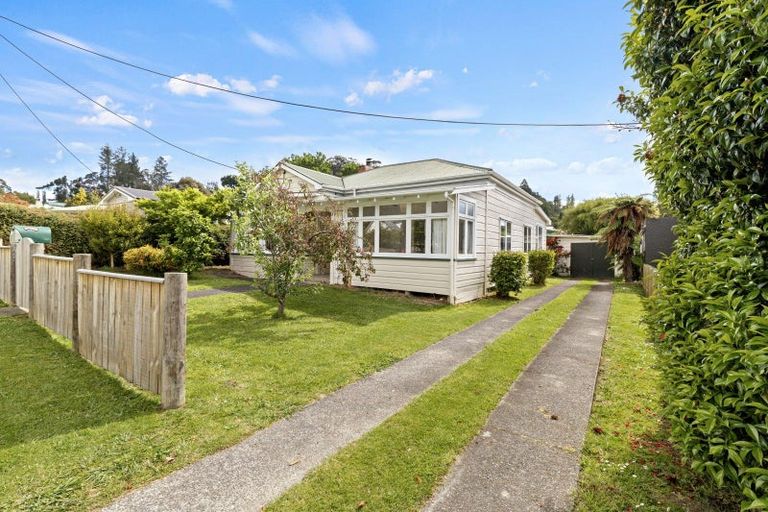 Photo of property in 30 Milne Street, Hunterville, 4730