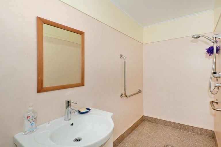 Photo of property in 12 Ogle Crescent, Te Kamo, Whangarei, 0112