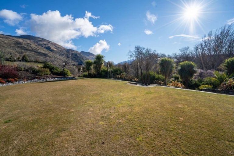 Photo of property in 5 Hollyhock Lane, Wanaka, 9305