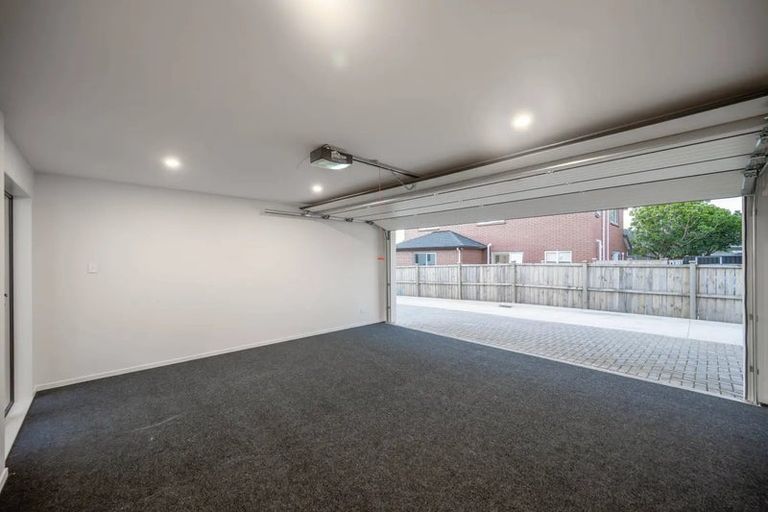 Photo of property in 3b Dawnhaven Drive, Te Atatu Peninsula, Auckland, 0610