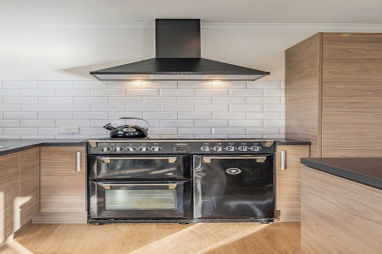 Photo of property in 6 Bluejacket Place, Whitby, Porirua, 5024