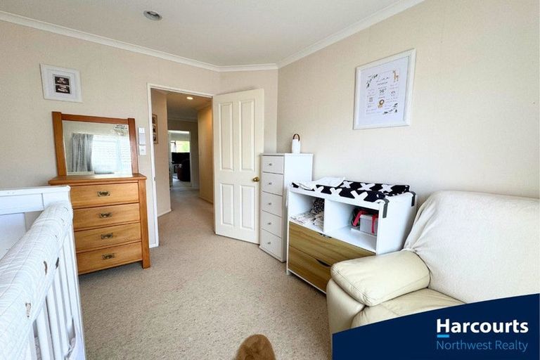 Photo of property in 20 Reybert Place, Massey, Auckland, 0614