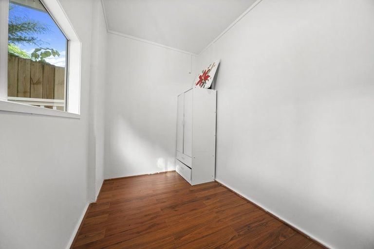 Photo of property in 1/4 Phillipa Place, Browns Bay, Auckland, 0630