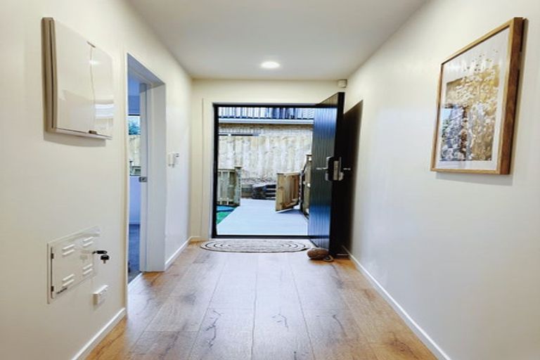 Photo of property in 12/9 Schnapper Rock Road, Greenhithe, Auckland, 0632