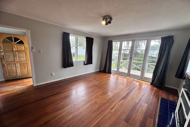 Photo of property in 31 Fairclough Road, Beach Haven, Auckland, 0626