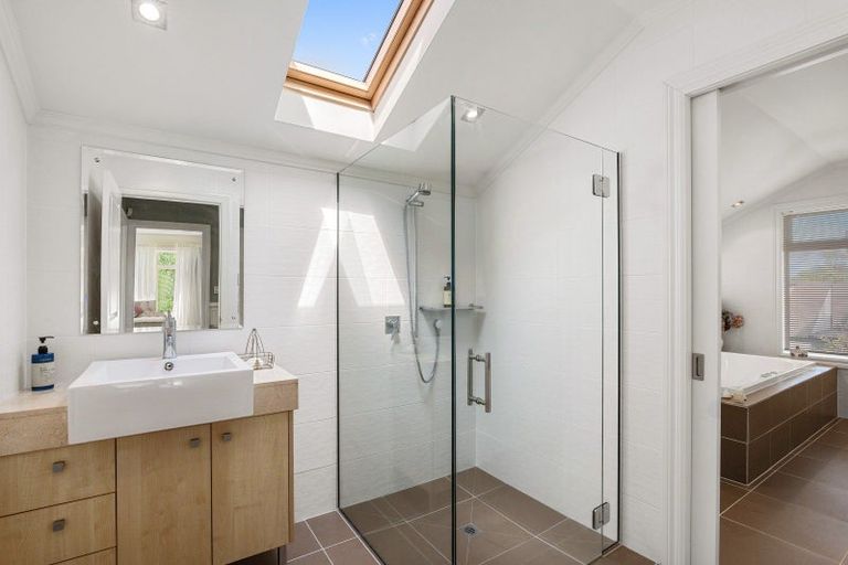 Photo of property in 101 Aikmans Road, Merivale, Christchurch, 8014