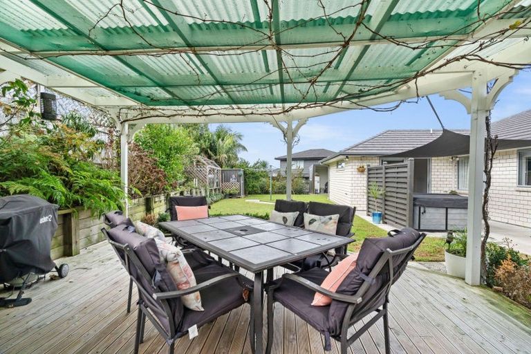 Photo of property in 25 Waitemata Drive, One Tree Point, 0118