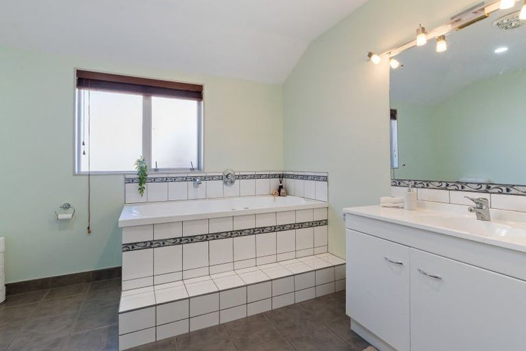 Photo of property in 68 Downing Street, Crofton Downs, Wellington, 6035