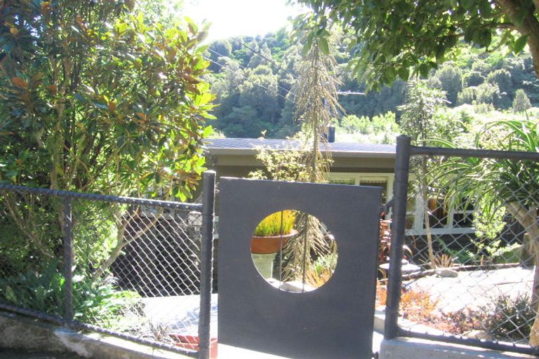 Photo of property in 17 Churchill Drive, Wilton, Wellington, 6035