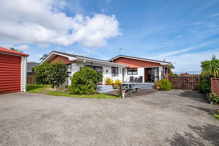 Photo of property in 134 Everglade Drive, Totara Heights, Auckland, 2105
