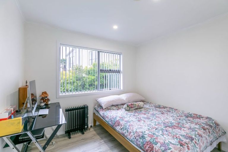 Photo of property in 42 Cyclarama Crescent, Massey, Auckland, 0614