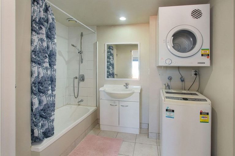 Photo of property in 2q/10 Crown Lynn Place, New Lynn, Auckland, 0600