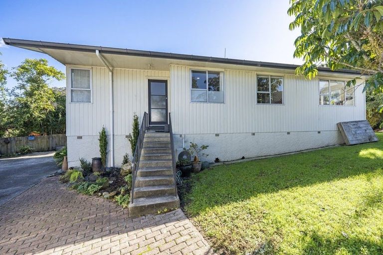Photo of property in 13 Helleur Road, Massey, Auckland, 0614