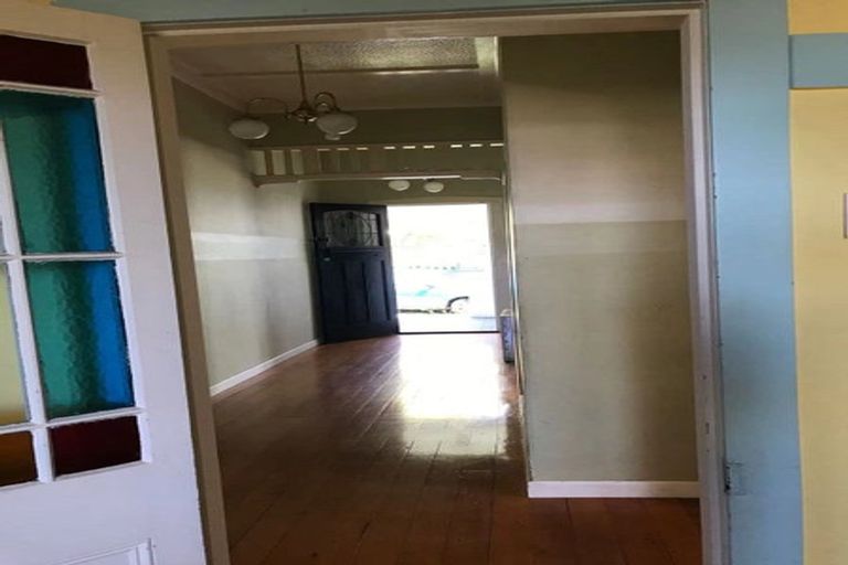 Photo of property in 56 Mckenzie Road, Mangere Bridge, Auckland, 2022