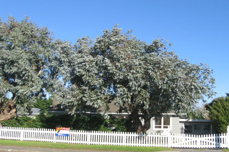 Photo of property in 10 Mazengarb Road, Paraparaumu Beach, Paraparaumu, 5032