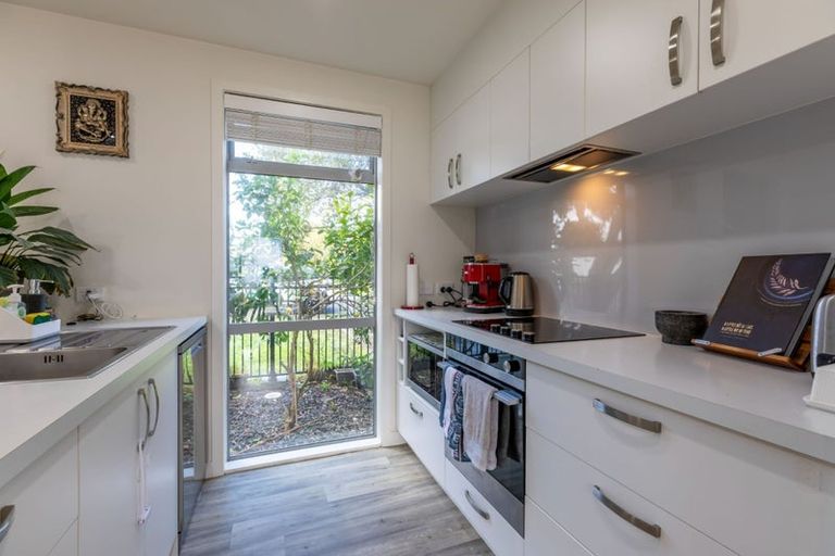 Photo of property in 6 Kanorau Place, Mangere, Auckland, 2022